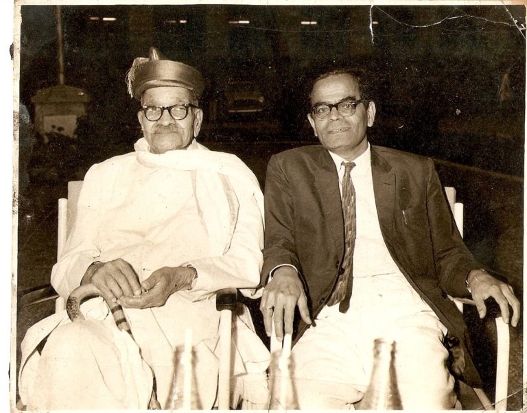 Read more about the article Photo of Ramdas Paranjpe and Wrangler Paranjpe, at an event of felicitation at Pune Municipal Corporation, 1963