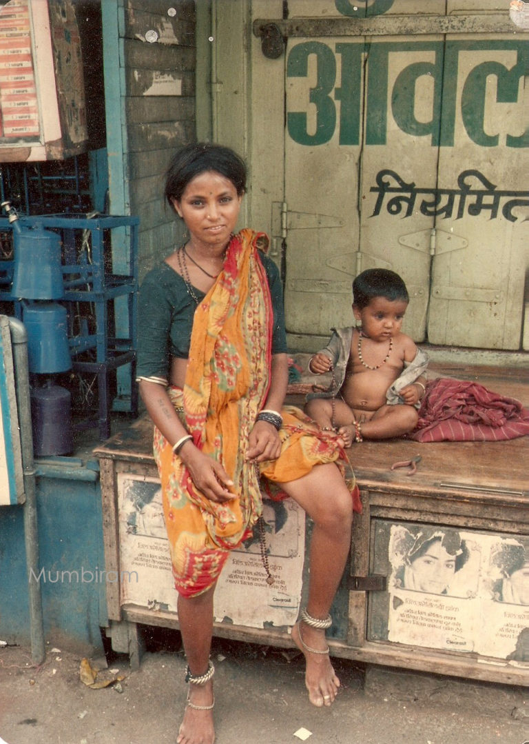 Phase Pardhi Sindhu of Nandagaon appears in the morning scene around Datta Mandir