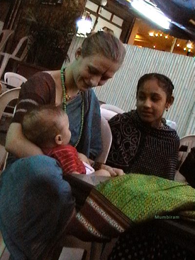 Dilair appears on Ramadan, Mumbiram (1) The young unmarried Baluchi maidens approach Vrinda and her baby boy